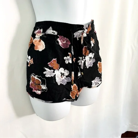 Black Floral Shorts - Picture 5 of 7